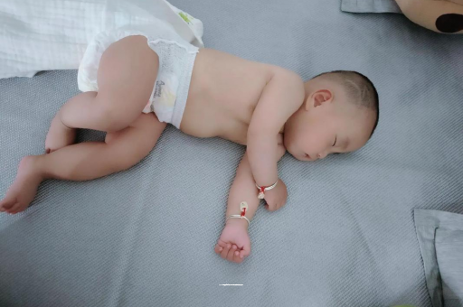 冠县宝宝多久会坐